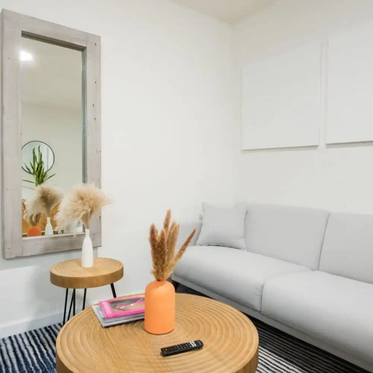 49-3b Newly Renovated 2BR W D Midtown East