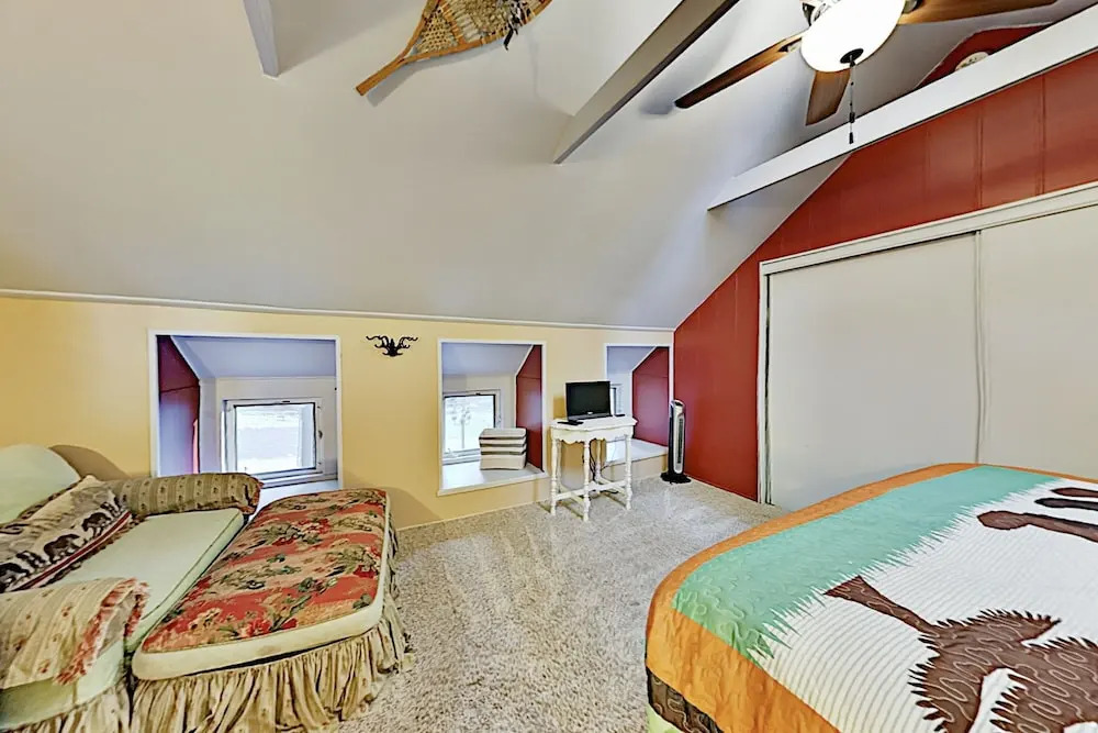 New Listing! Alpine W/ Private Hot Tub 2 Bedroom Cabin