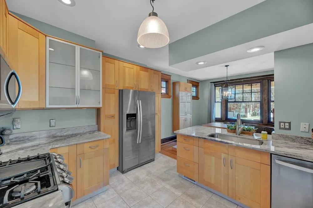 Oakley Square 3br Charmer - Total Walkability 3 Bedroom Home by RedAwning