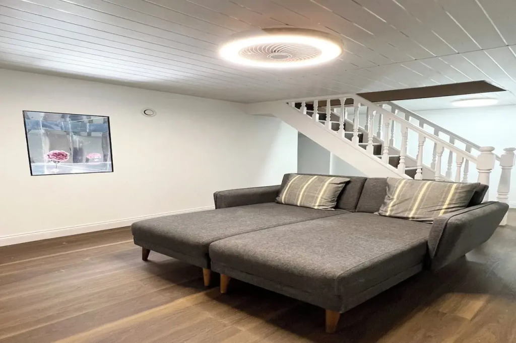 OYO Welsh Holiday Accommodation - Modern Stay