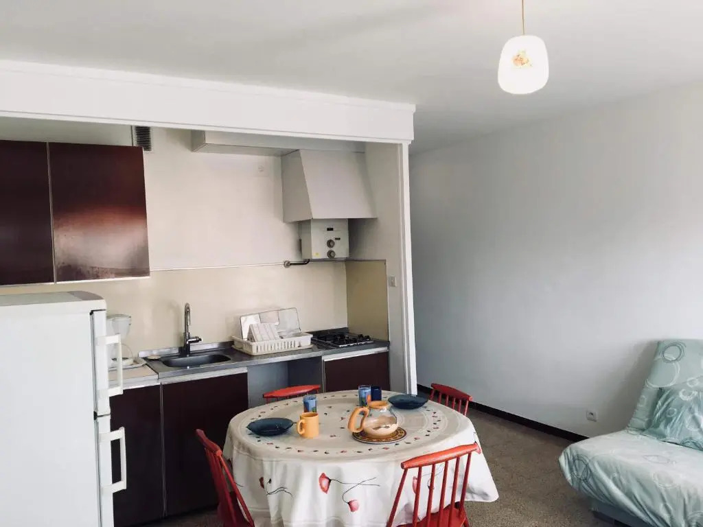 Joli studio avec terrasse proche du port de Saint Cyprien -3RM168