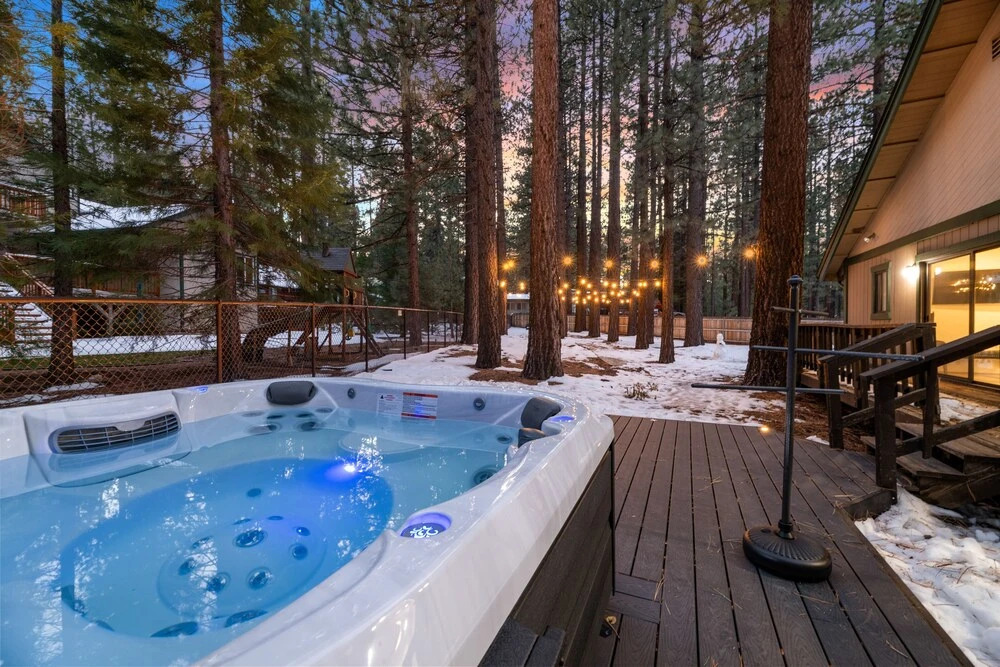 Beary Cozy Retreat - Newly Remodeled With Hot Tub And Game Room In Prime Location! 3 Bedroom Cabin