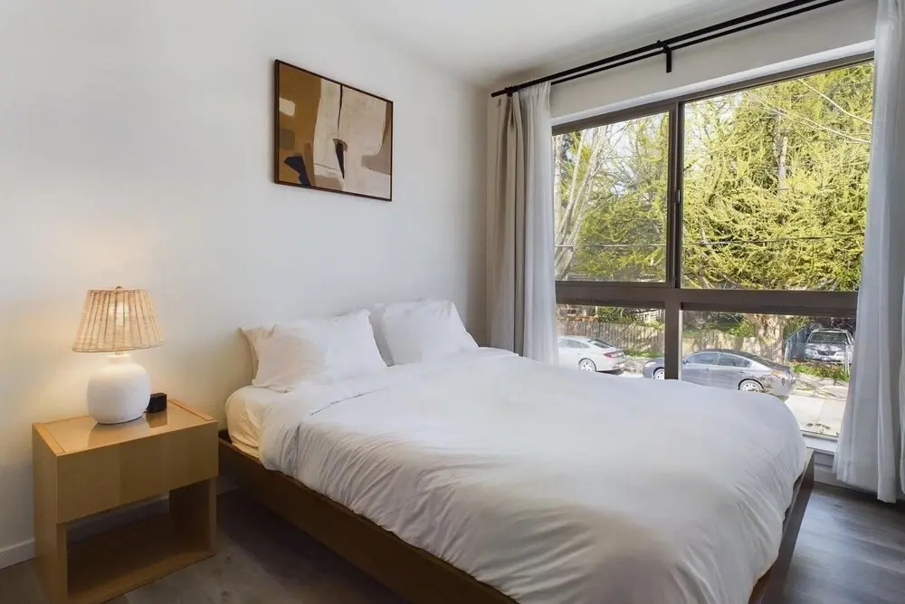 Charming 3br Haven In West Seattle 3 Bedroom Townhouse by Redawning