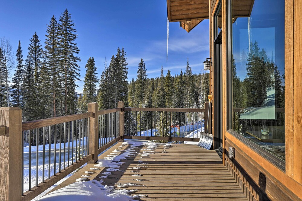 Ideally Located Winter Park Townhouse w/ Hot Tub!