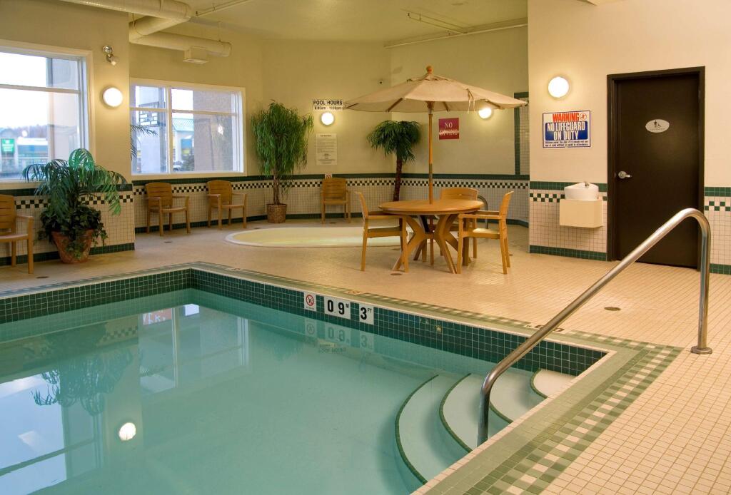 Merit Hotel & Suites