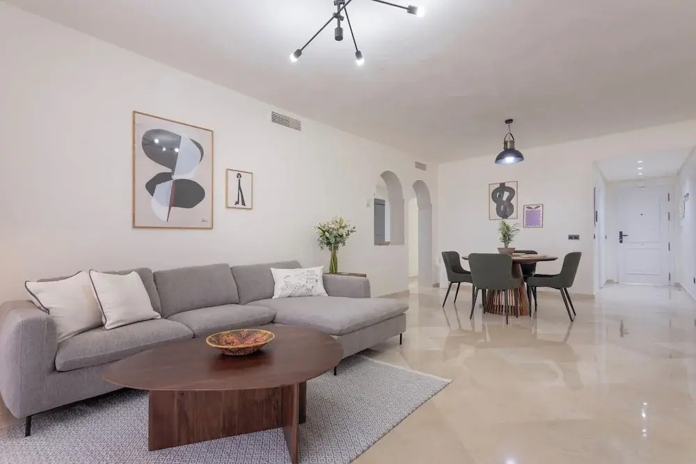 2 Bedroom, 2 Bathroom Penthouse Apartment