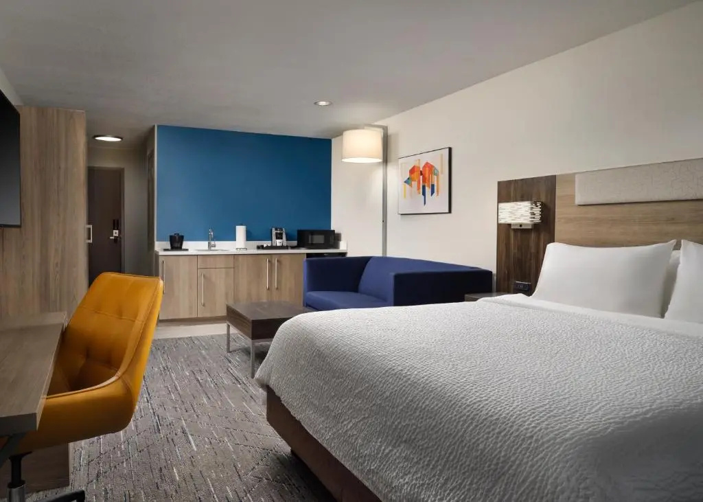Holiday Inn Express Hotel & Suites Peru - Lasalle Area by IHG