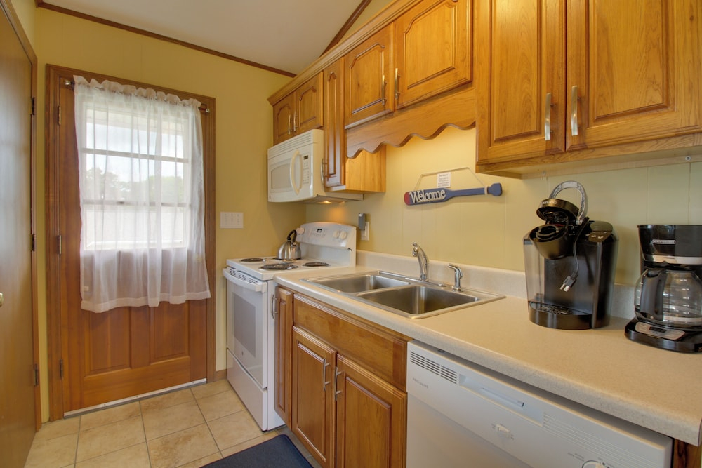 Lakefront Hiwassee Home w/ Private Dock & Deck!