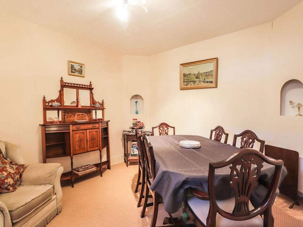 Holly Hoose