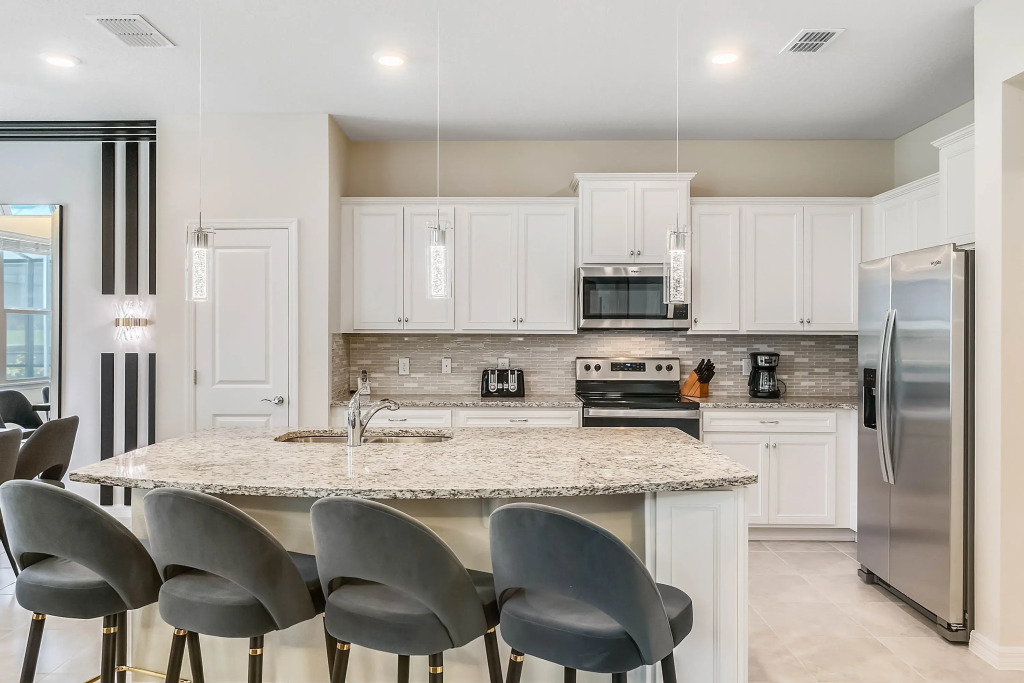 5 Bedrooms 45 Bathrooms Windsor Island 602 Jl