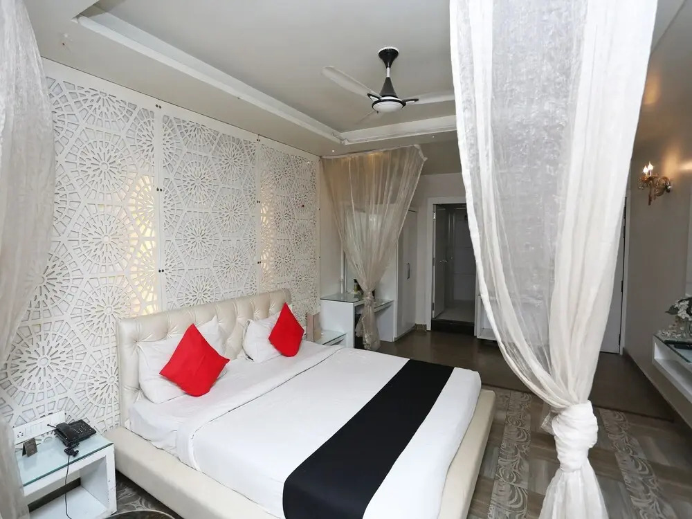 Capital O 5895 M K Vivanta