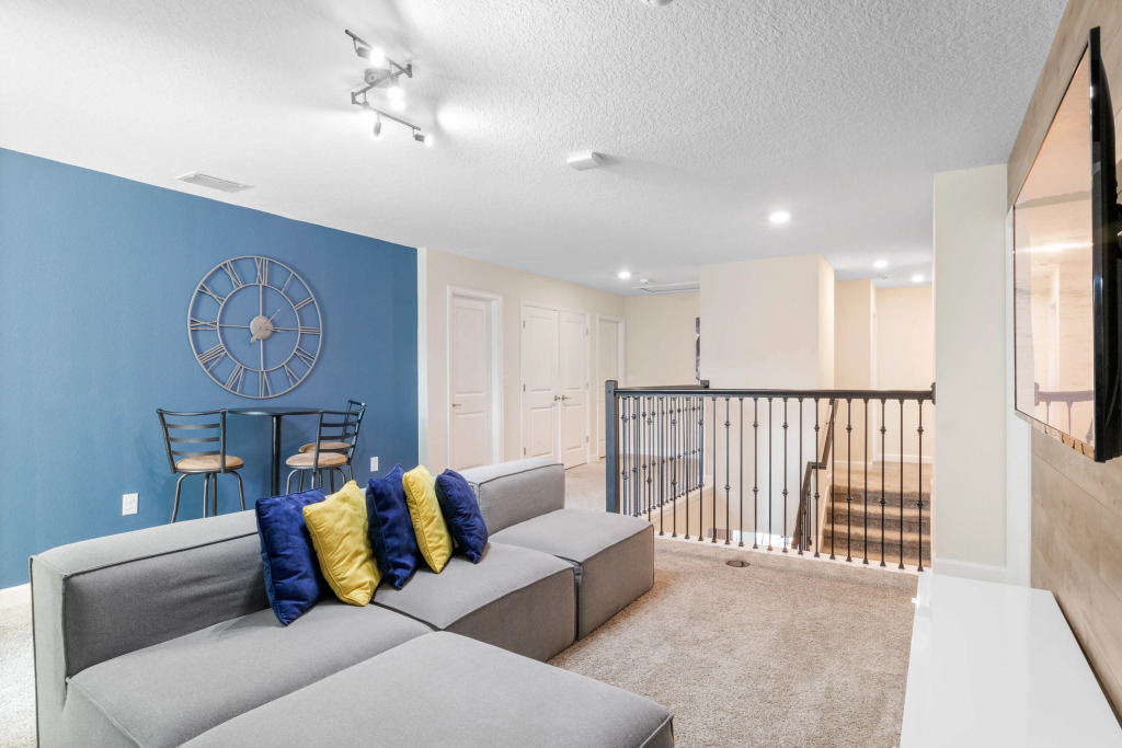 9 Bedrooms 5 Bathrooms Storey Lake 2885 Sc
