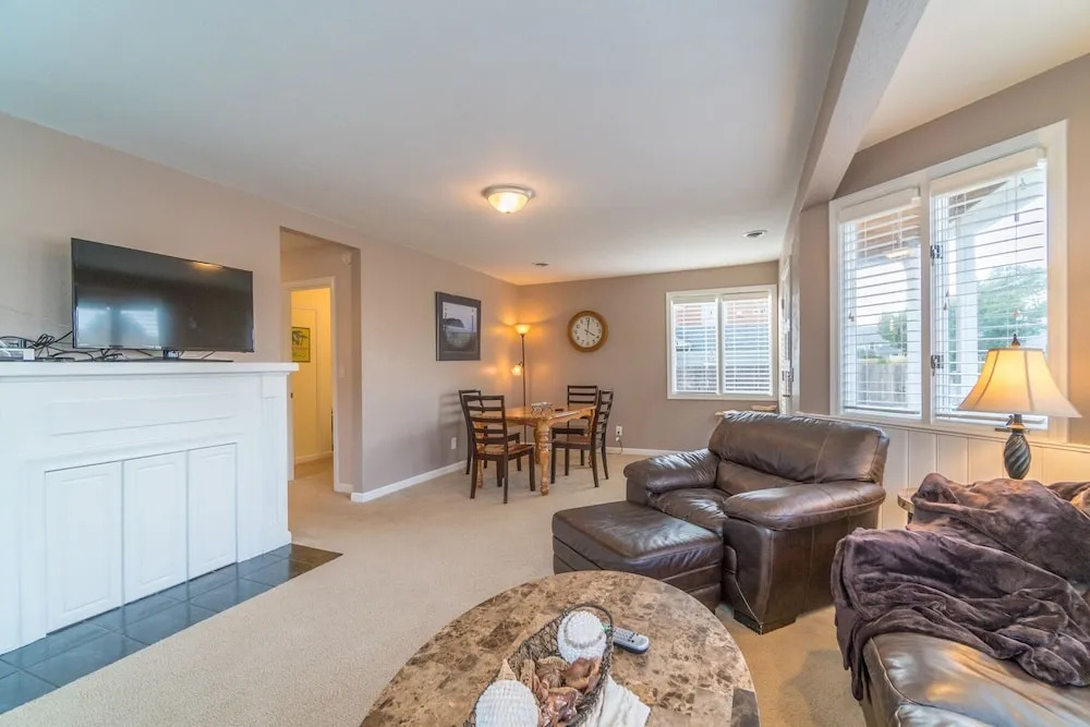 Beach Retreat 4 Bedrooms 2 Bathrooms Home