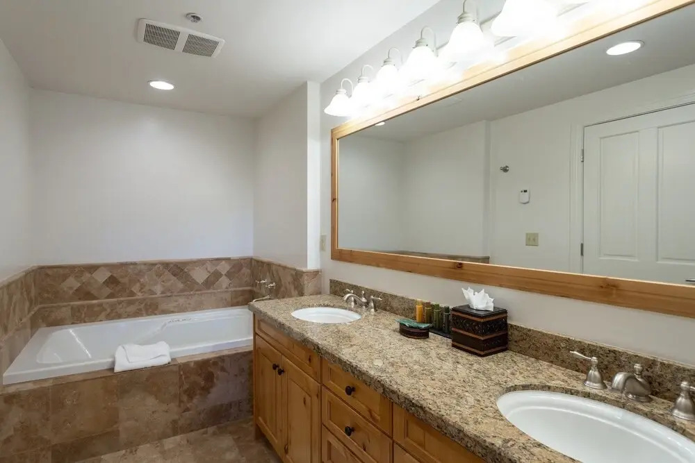 Trail's End Lodge at Deer Valley Resort - Three Bedroom Residence with Spa #506 3 Condo