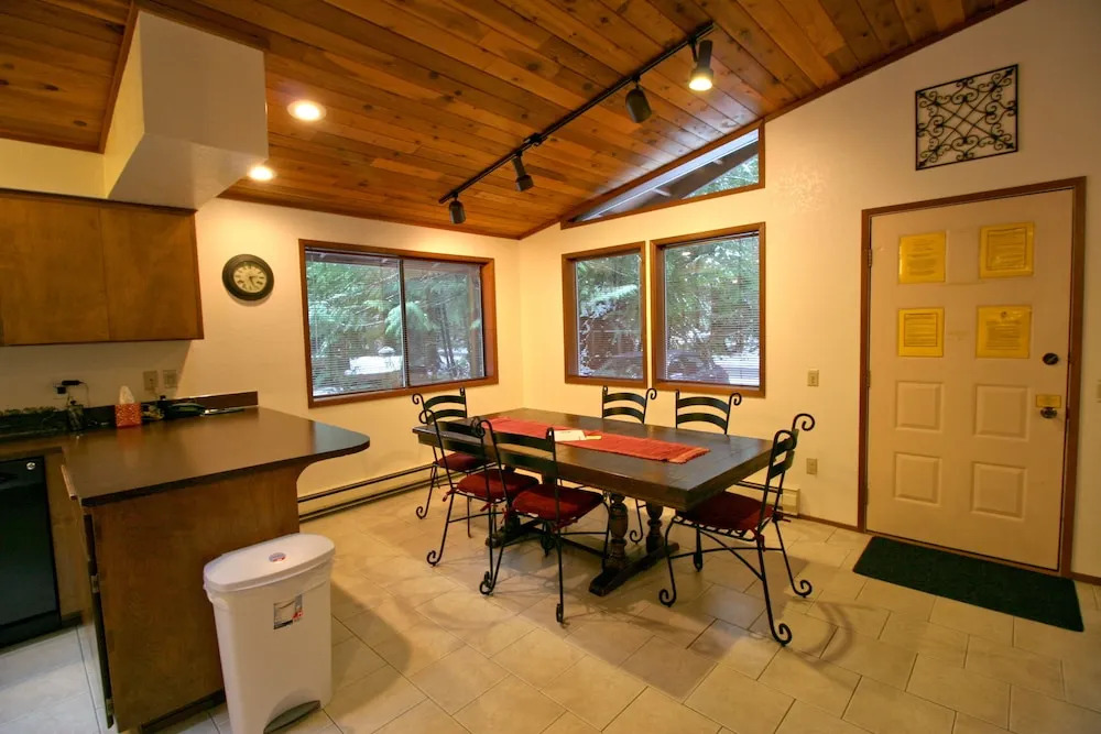 Snowline Cabin 23 - Great Cabin With hot Tub, Game Room, Wifi and Sauna