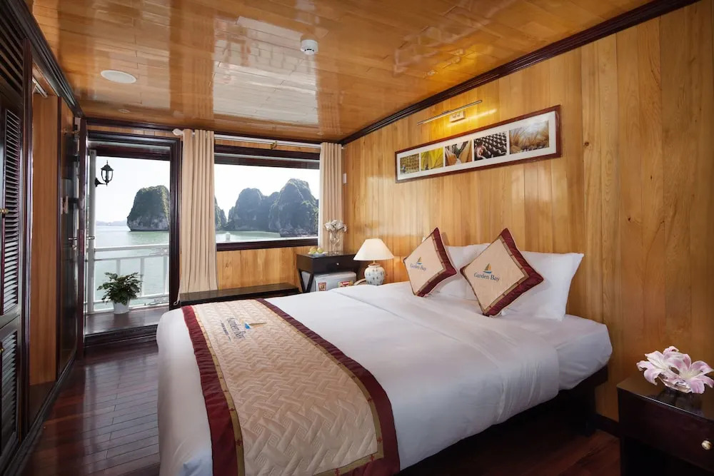 Garden Bay Luxury Cruise