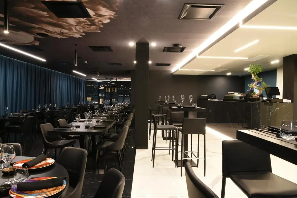 DEMSI Palace Hotel & Restaurant