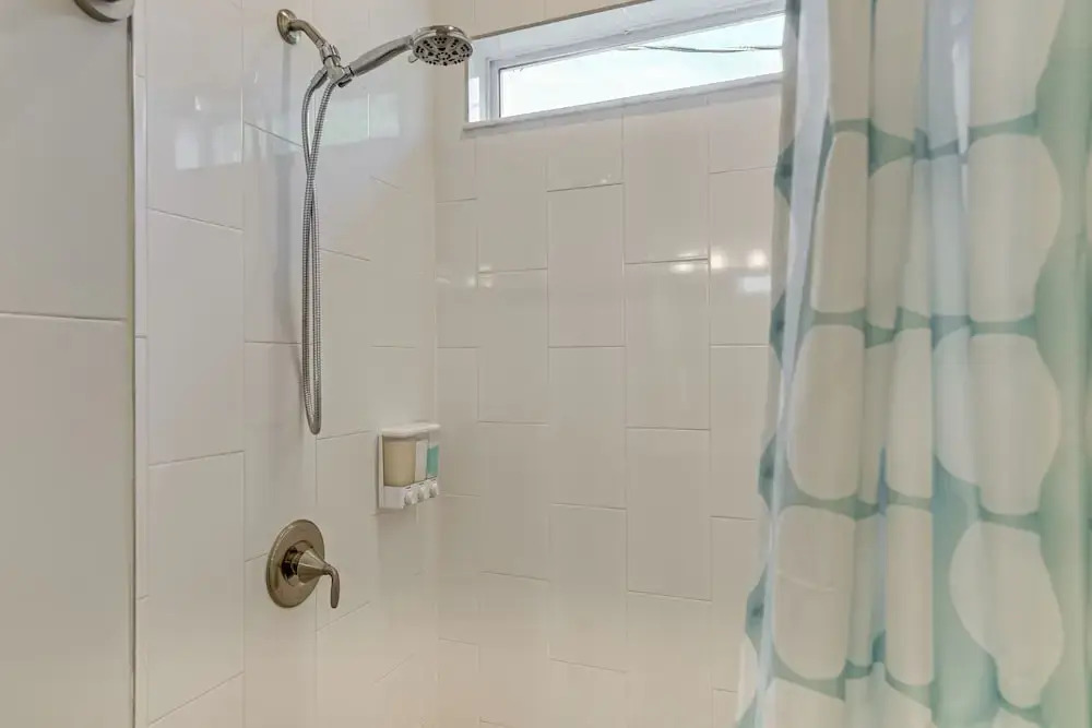 Golf, Shop & Beach-hop: Port Charlotte Gem w/ Yard