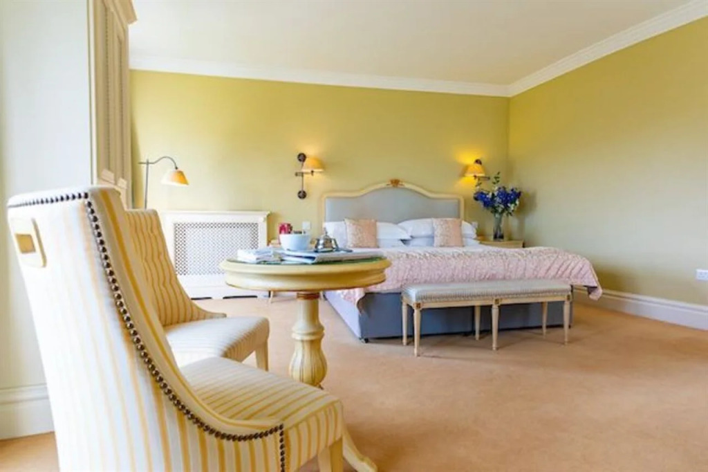 Step House Hotel