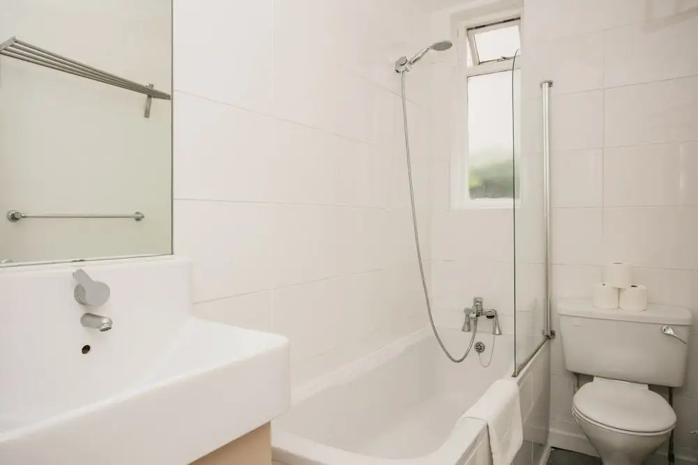 1 Bedroom Flat In Wimbledon With Garden