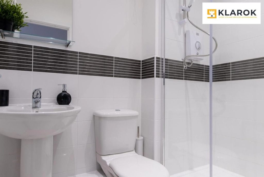 LONG STAYS 20pct OFF - Superb Central 2Bed Apt with Parking By Klarok Short Lets & Serviced Accommodation