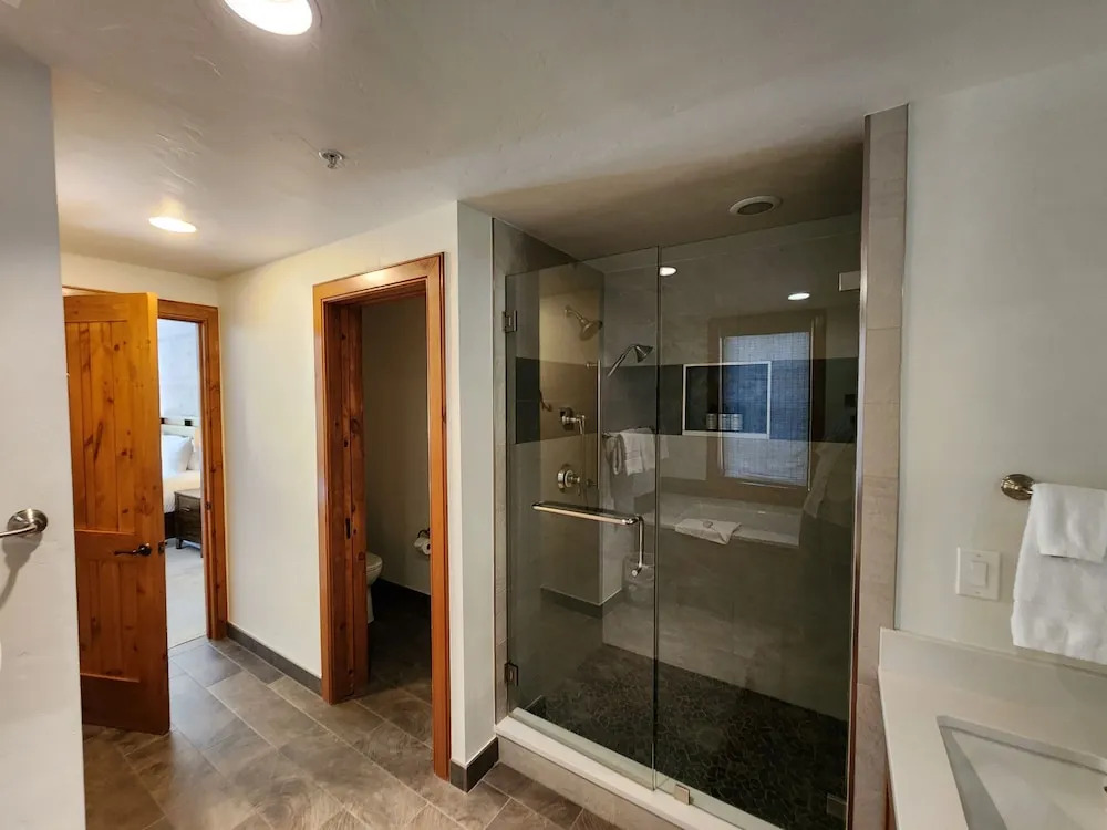 Scenic On-mountain 2br/2.5ba Bachelor Gulch Ski In/ski Out 2 Bedroom Condo by RedAwning
