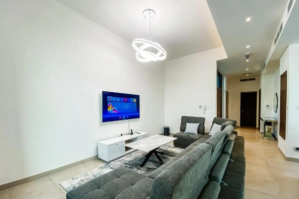 RH- 4BR Luxurious Villa with Private Pool, beach access