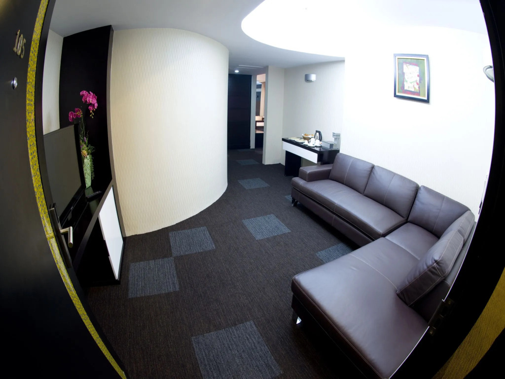 Avenue 64 Hotel