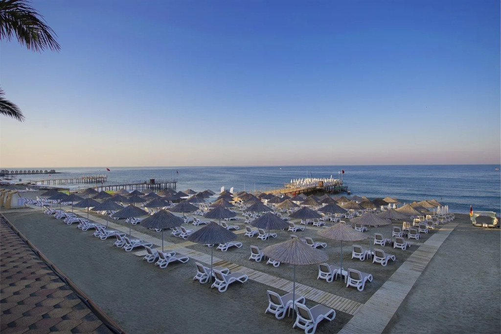 Quattro Beach Spa & Resort Hotel
