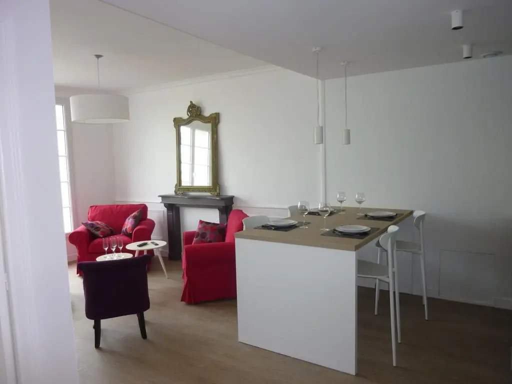 Brest Suite Home