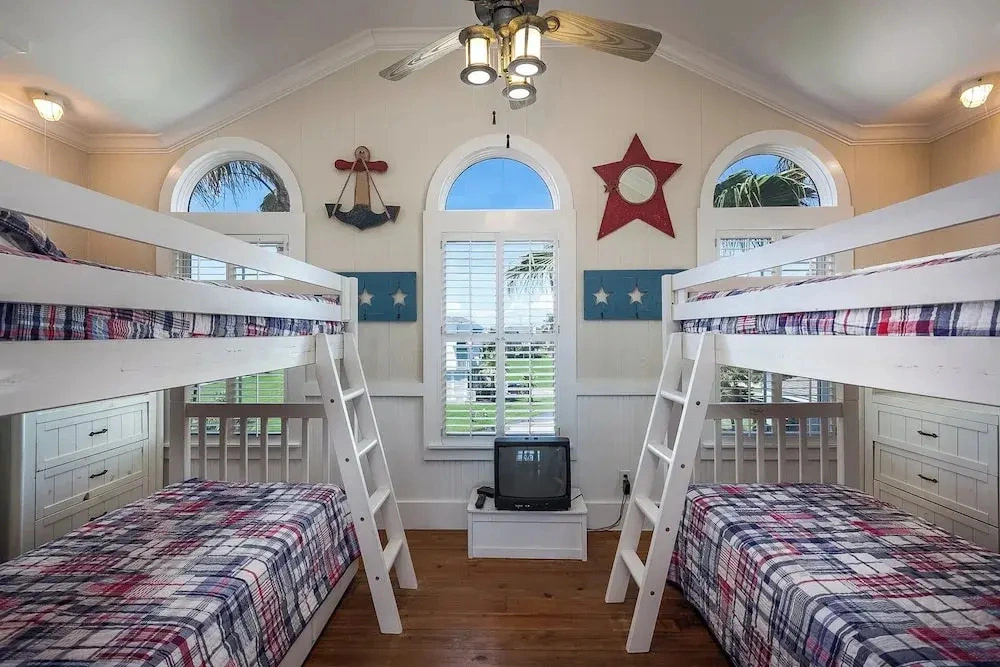 Breakers Pointe by Ryson Vacation Rentals