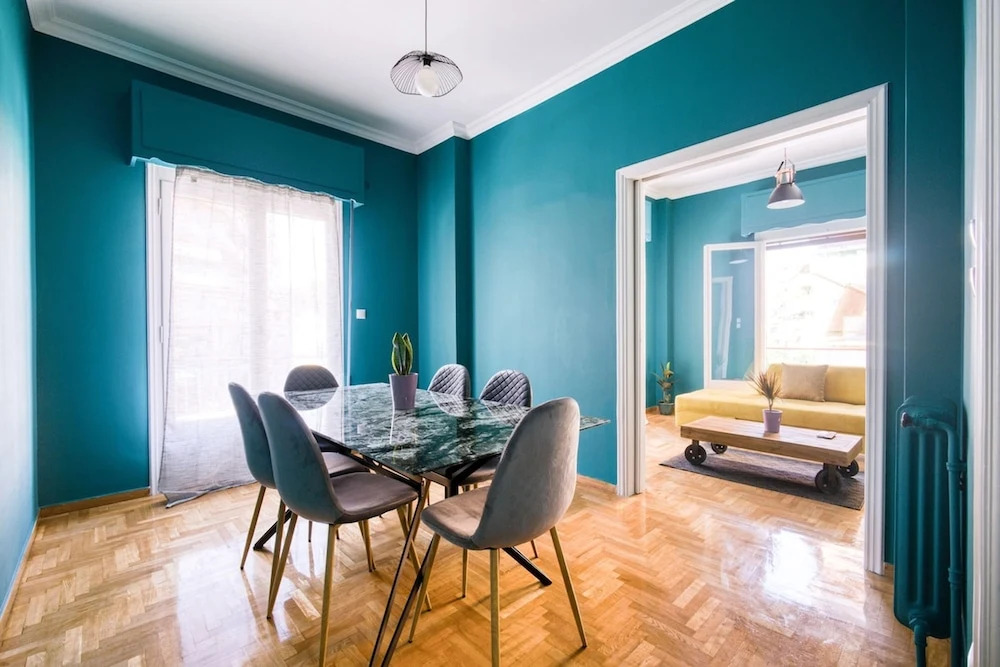 Sunny 2 Bedroom Cozy Apartment View of Parthenon
