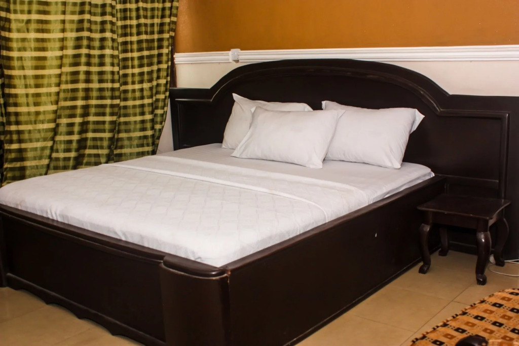 Oakland Suites