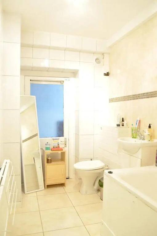 Lovely Spacious Central 3 Bedroom Apartments
