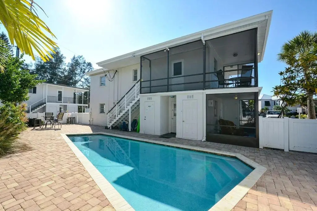 Canal 309 - Right in Siesta Key Village!