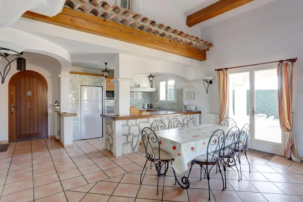 villa de charme, 8 pers, climatisée, piscine chauffée, calme garanti