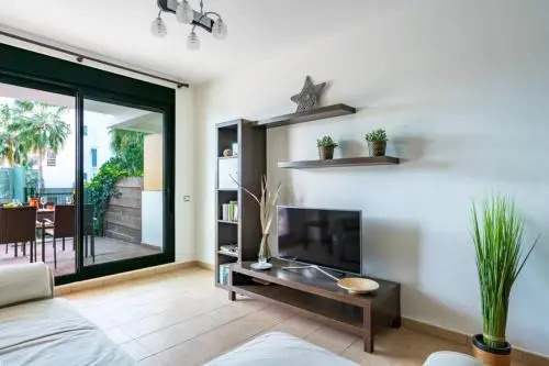 2BR poolfront family apartment WIFI and Near beach