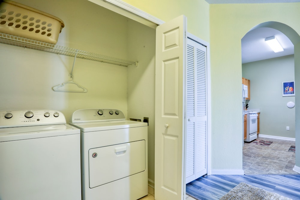 Resort Condo With Pools, hot Tub, Game Room, Tennis, Gym, Balcony, AC, & W/D
