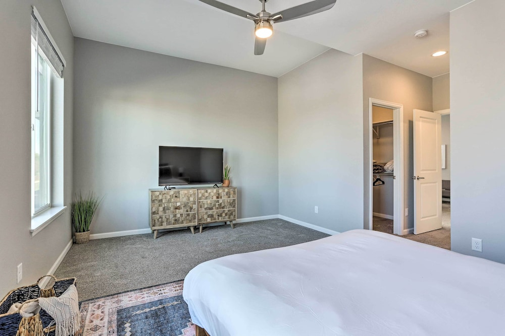 Cozy Abode w/ Patio ~ 7 Mi to Dtwn Denver