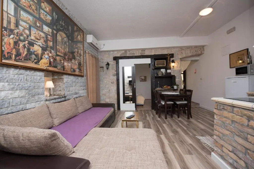 Elena Rooms