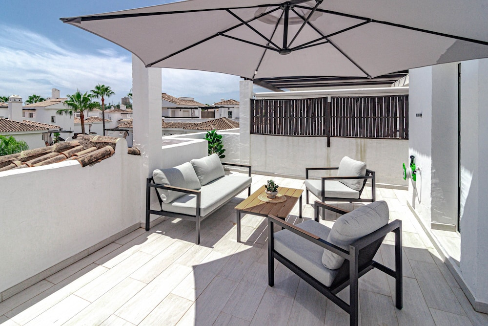 Lnm5.30 - Great Location With Private Roof Terrace