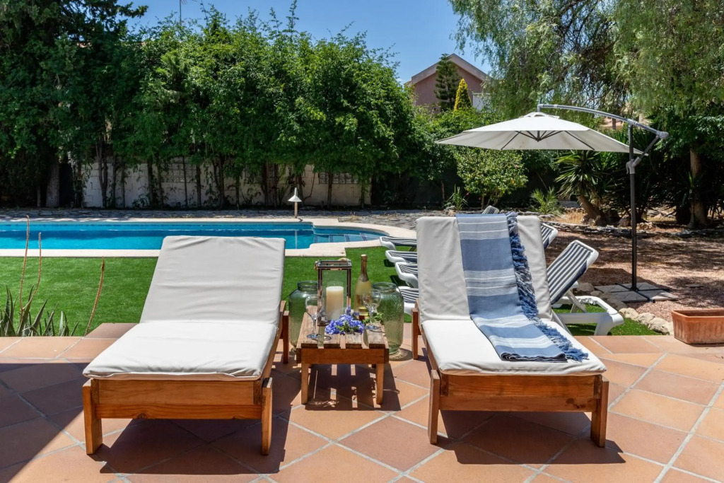 Gran Chalet céntrico con piscina y bbq privada a 5 minutos playa