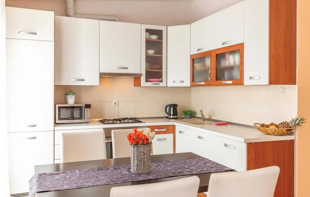 Amazing Home in Makarska With Wifi and 2 Bedrooms