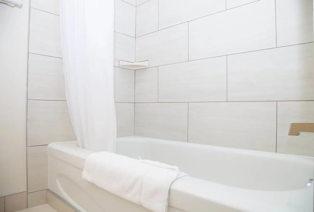 Twin Pine Inn & Suites