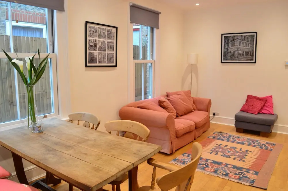 Shepherd's Bush 2 Bedroom Flat With Garden