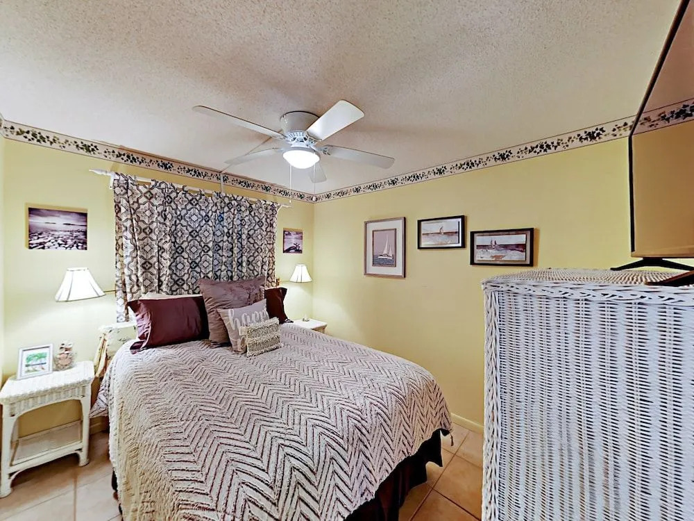 400 Plantation Condo Unit 2505 - 1 Br condo by RedAwning