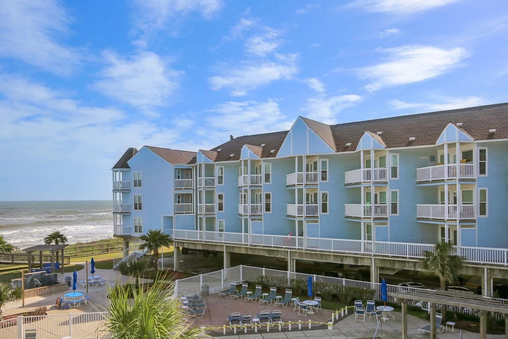 Seascape 2207 1 Bedroom Apts by RedAwning