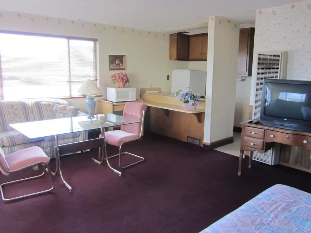 Warrick Plaza Inn