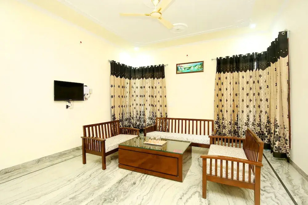 OYO 38009 The Sai Villa