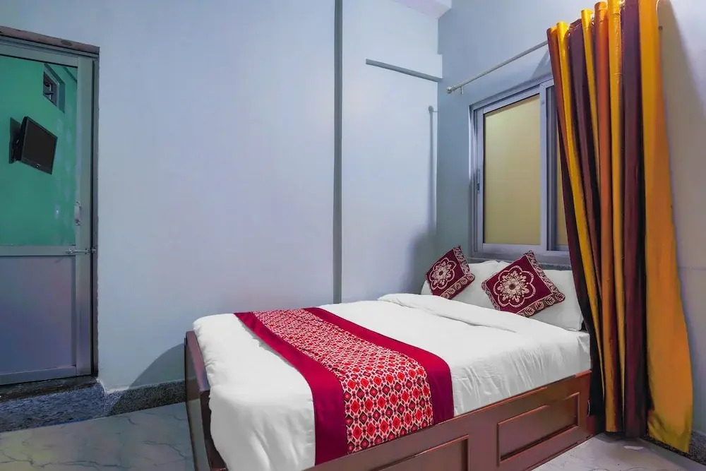 OYO 406 Hotel Diamond